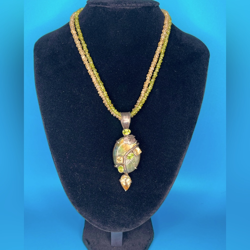 Stunning stone necklace!